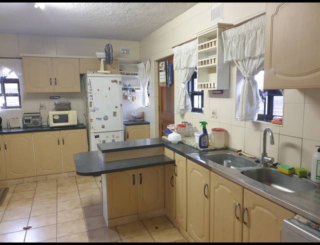 6 BEDROOM HOUSE TO LET IN AVOCA